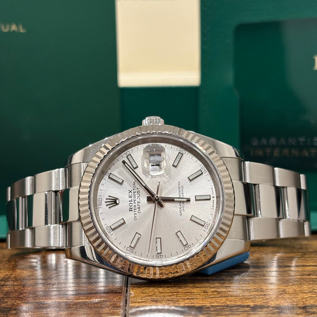 Rolex Datejust 41 126334 close view of the silver dial, stick markers and date Cyclops