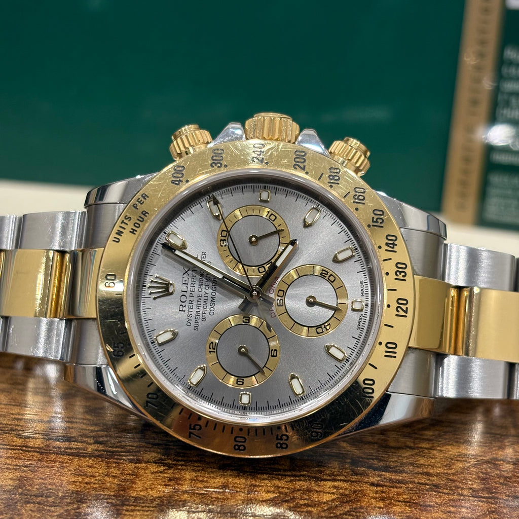 Rolex Daytona 116503 close view of the silver dial, chronograph subdials and gold pushers