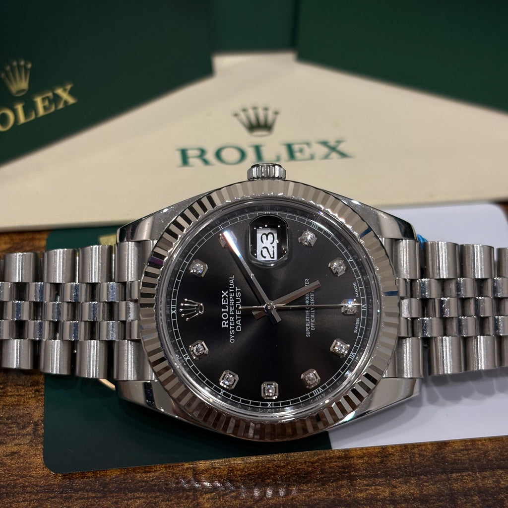 Rolex Datejust 41 126334 close view of the black dial, diamond hour markers and date Cyclops