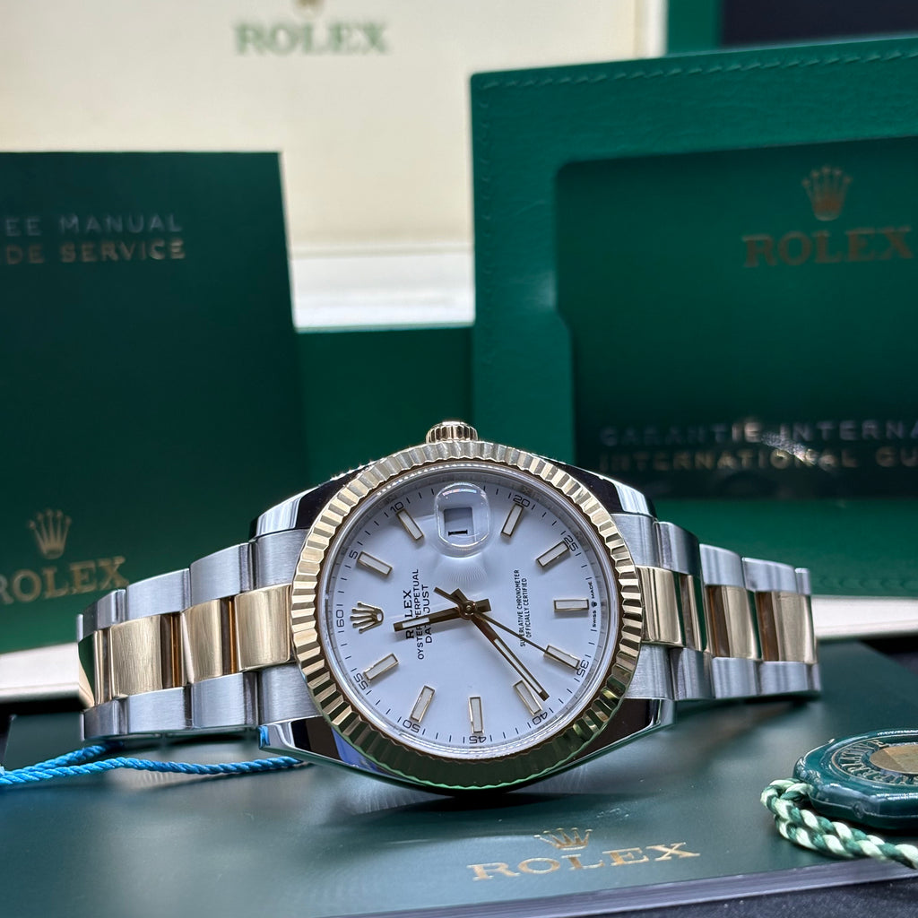 Rolex Datejust 41 two tone white dial close view of the yellow gold stick markers and date Cyclops