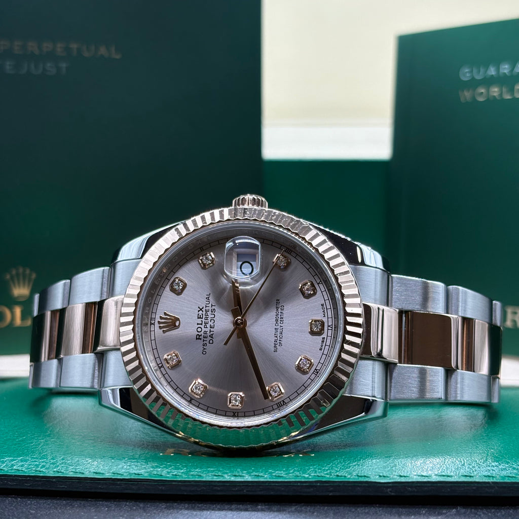 Rolex Datejust 41 Everose sundust dial close view of the diamond hour markers and date Cyclops