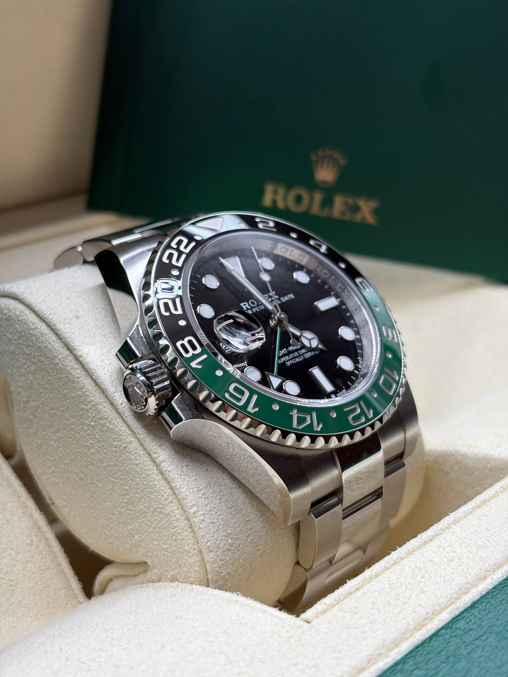 Rolex GMT Master II Sprite left hand crown profile of the Oystersteel case and ceramic bezel