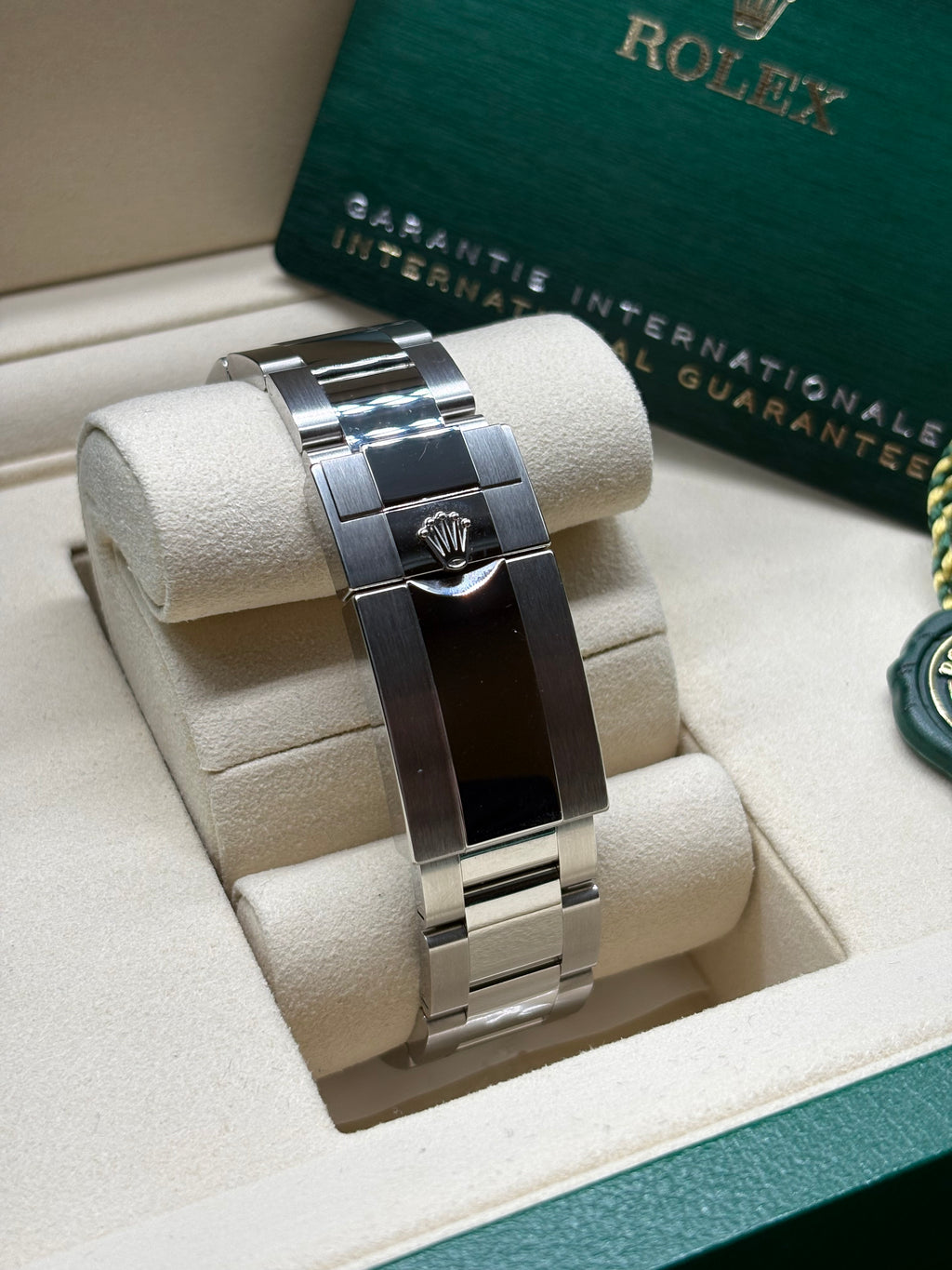 Back view of the Rolex Yacht Master II Oyster bracelet with folding Oysterlock safety clasp