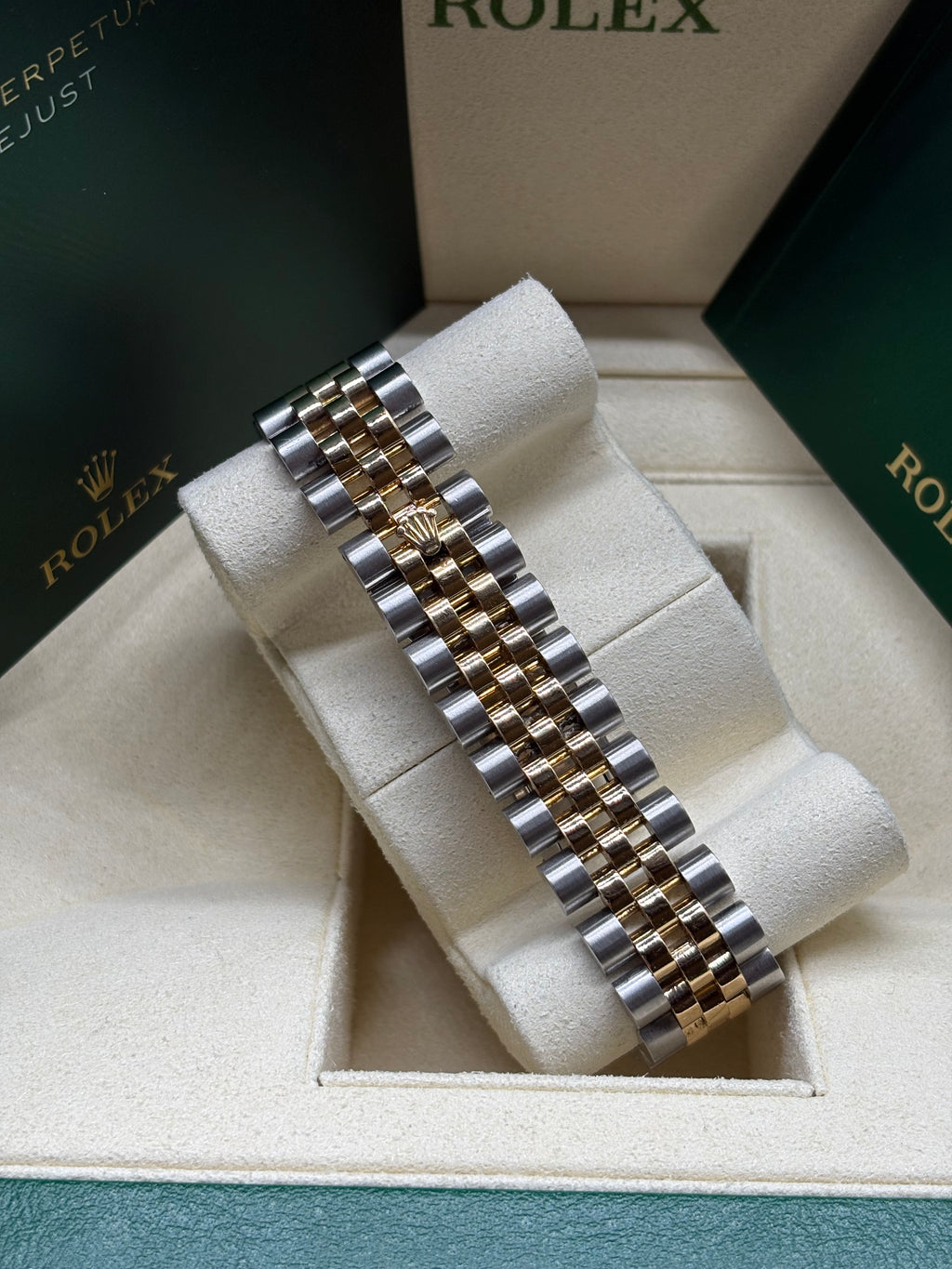 Back view of the Rolex Datejust 116233 two tone Jubilee bracelet with concealed Crownclasp