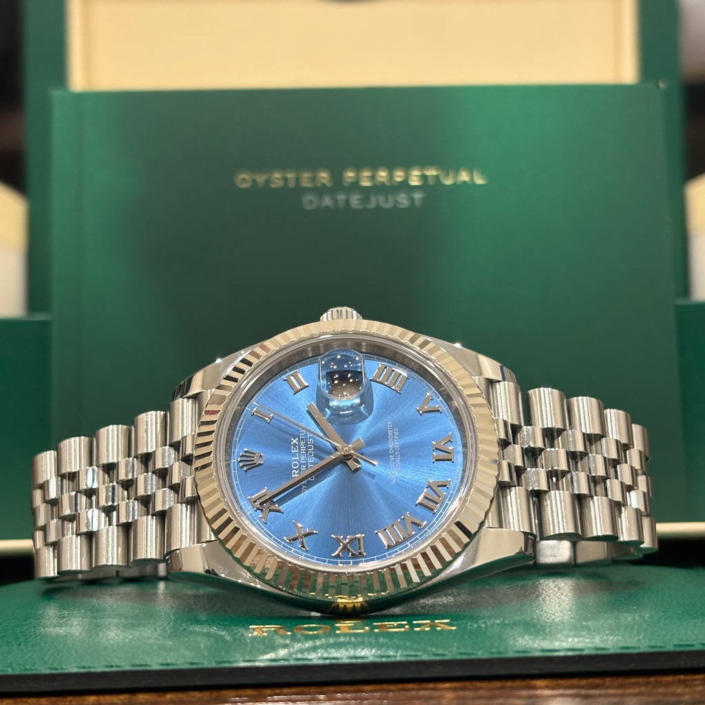 Rolex Datejust 41 Azzurro dial side on view of the fluted bezel and Oystersteel Jubilee bracelet