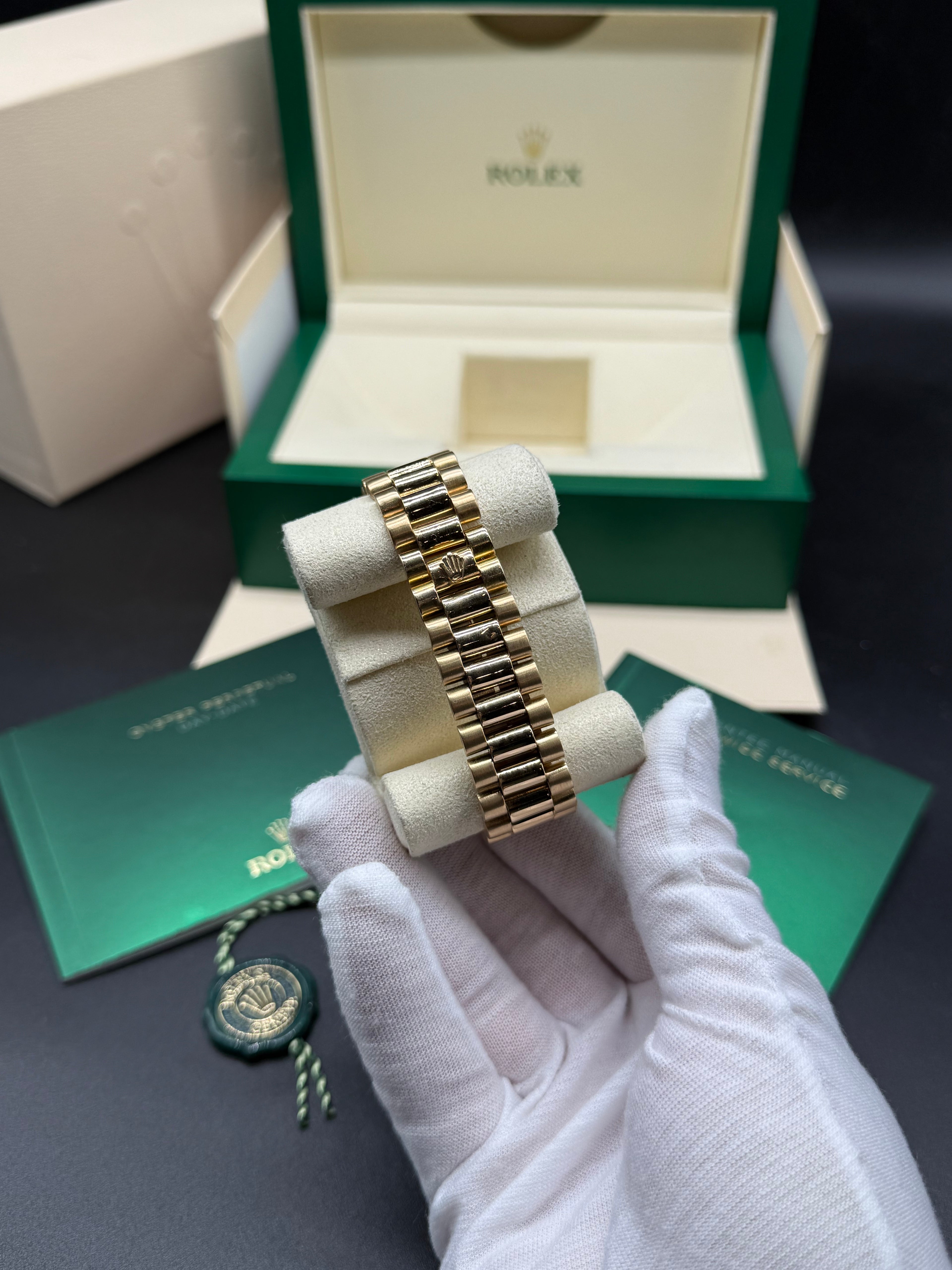 Rolex Day-Date 36mm 18K Yellow Gold Champagne Dial Diamond Hour Markers Fluted Bezel President Bracel