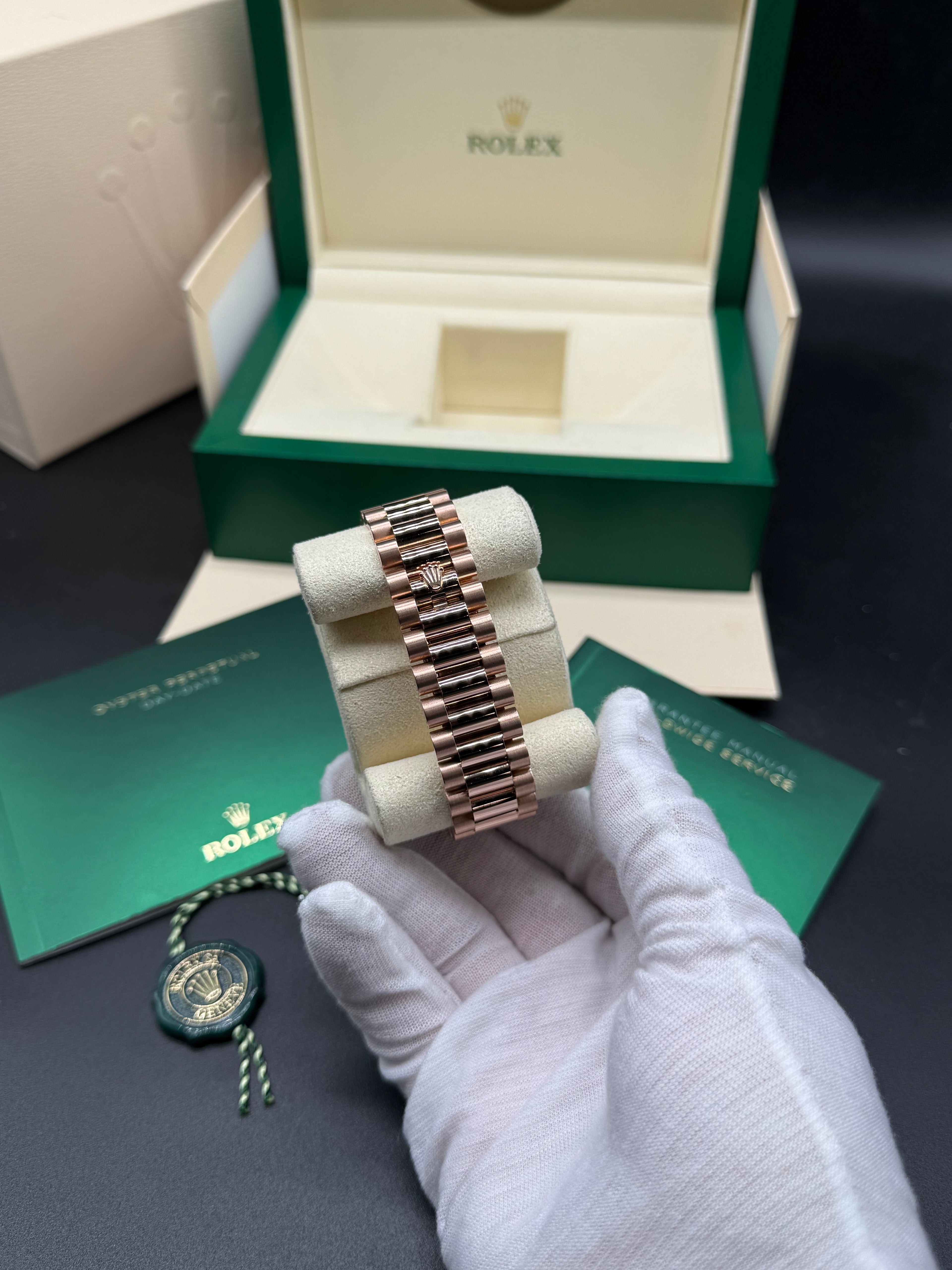 Rolex Day-Date 41mm 18K Everose Gold Fluted Bezel Chocolate Dial Roman Numerals President