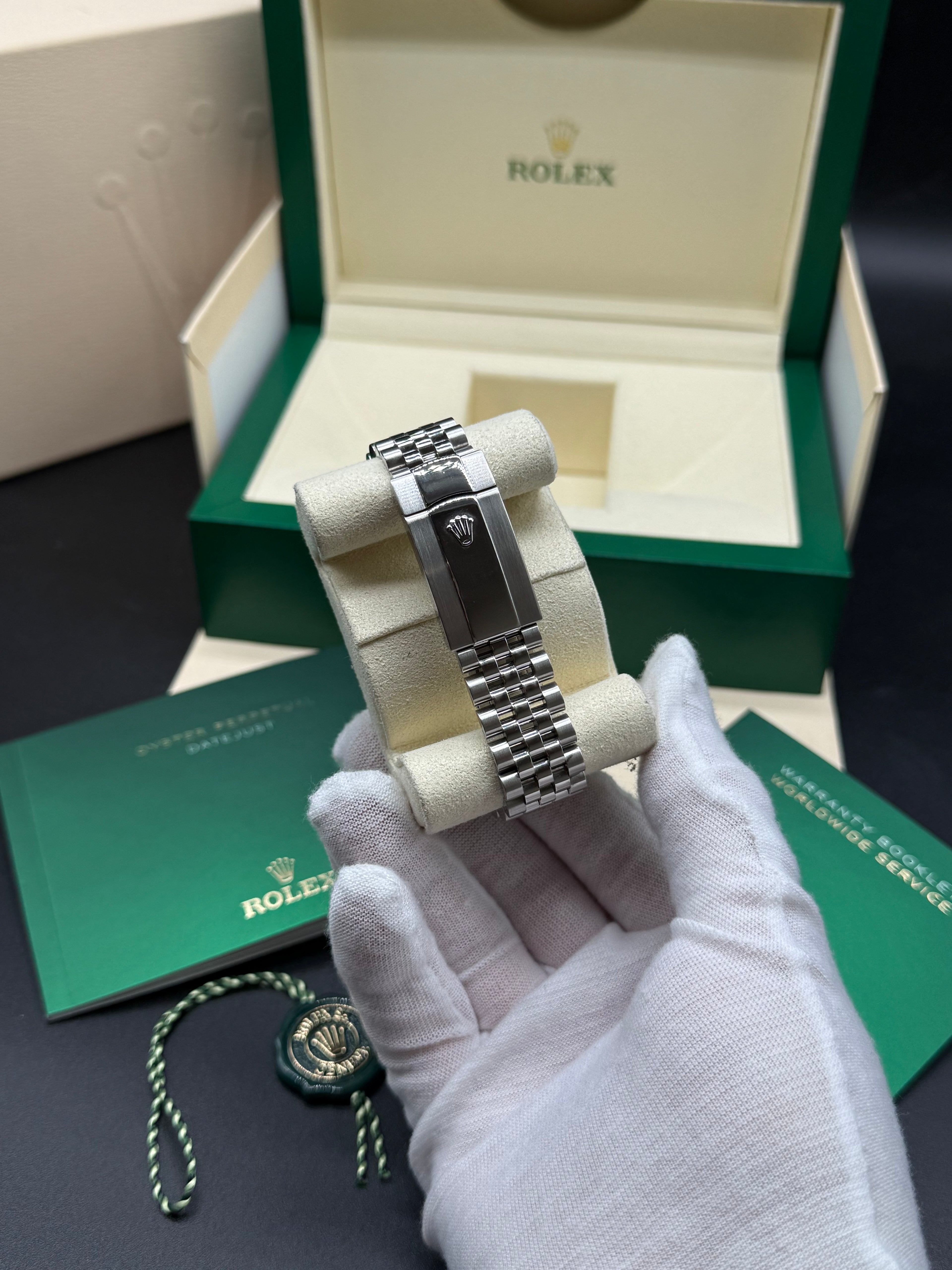 Rolex Datejust 41mm Stainless Steel Black Dial Stick Markers Fluted Bezel Jubilee Bracelet