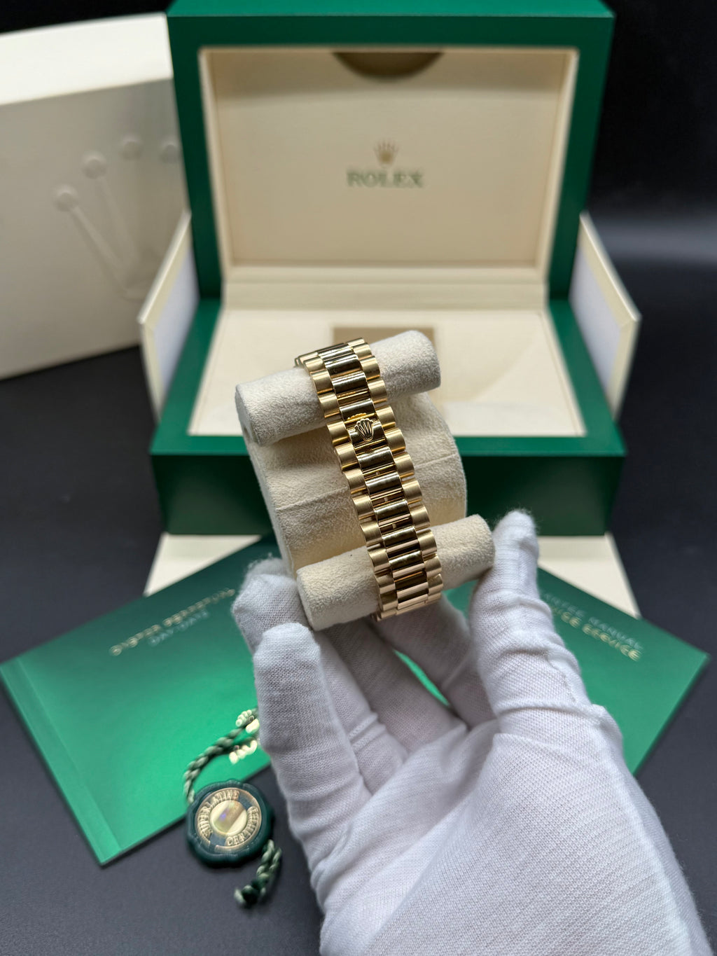 Rolex Day-Date 36mm 18K Yellow Gold Factory Black Baguette Diamond Dial Fluted Bezel President Bracelet