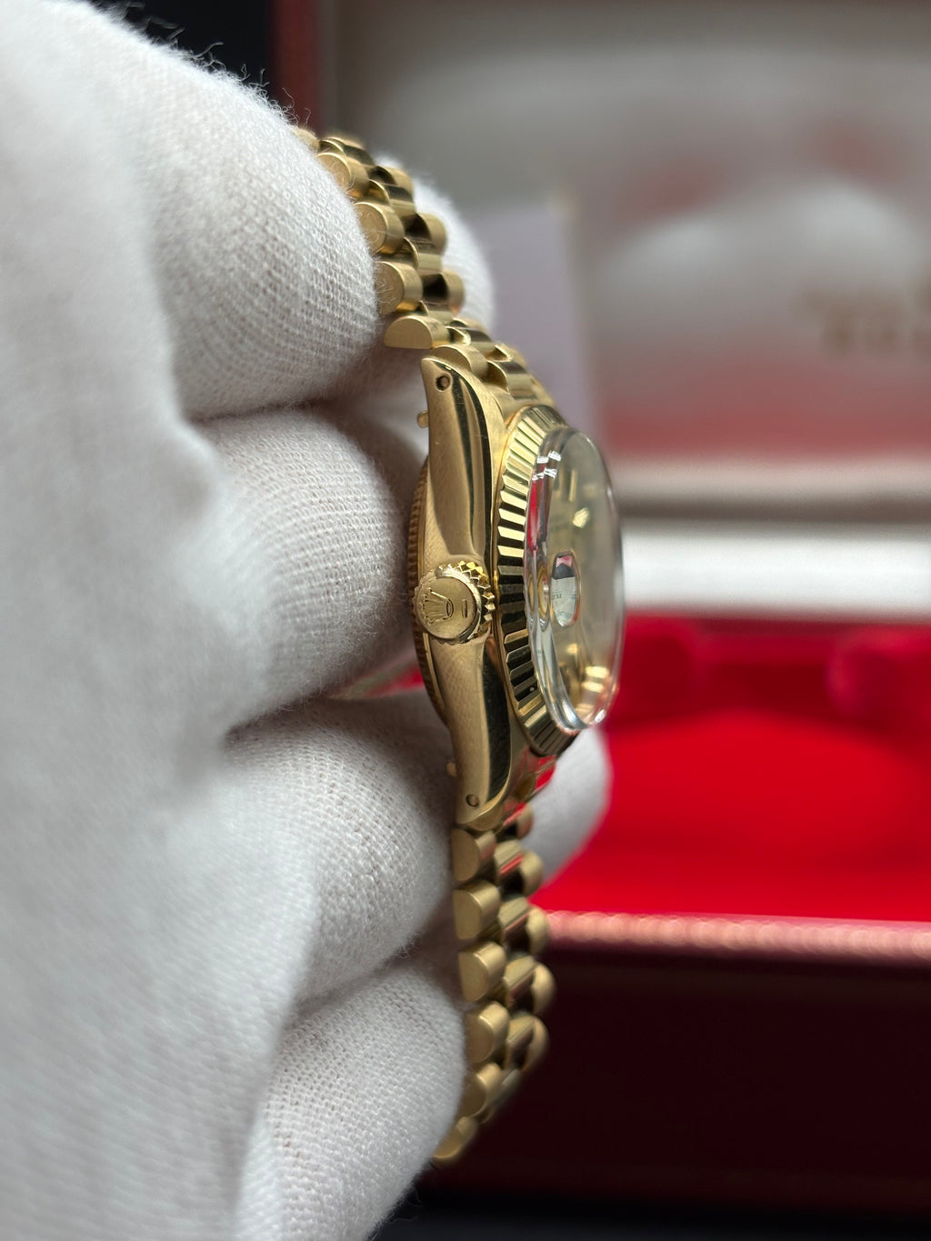 Rolex Lady-Datejust 26mm Solid Gold Champagne Dial Full-Set