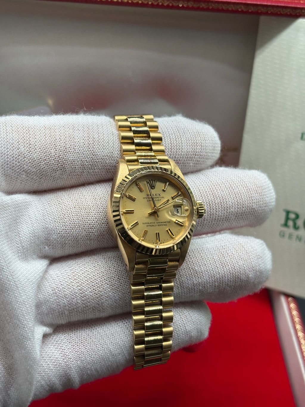 Rolex Lady-Datejust 26mm Solid Gold Champagne Dial Full-Set