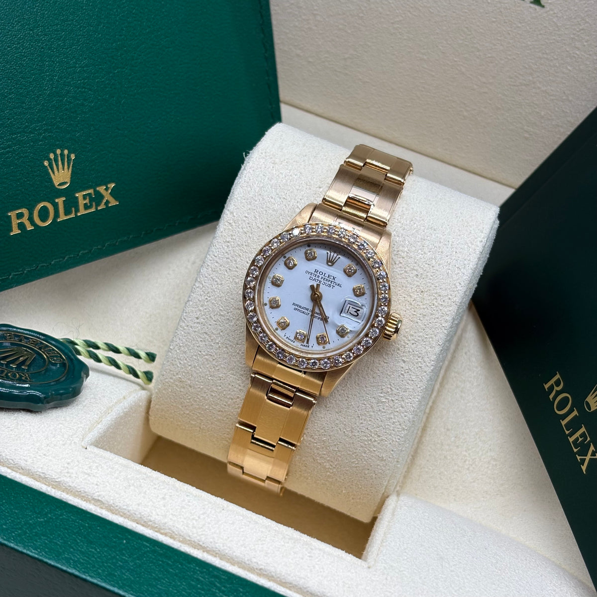 Rolex Lady-Datejust 26mm White Diamond Dial Diamond Bezel 18kt Gold - Ref. 69138