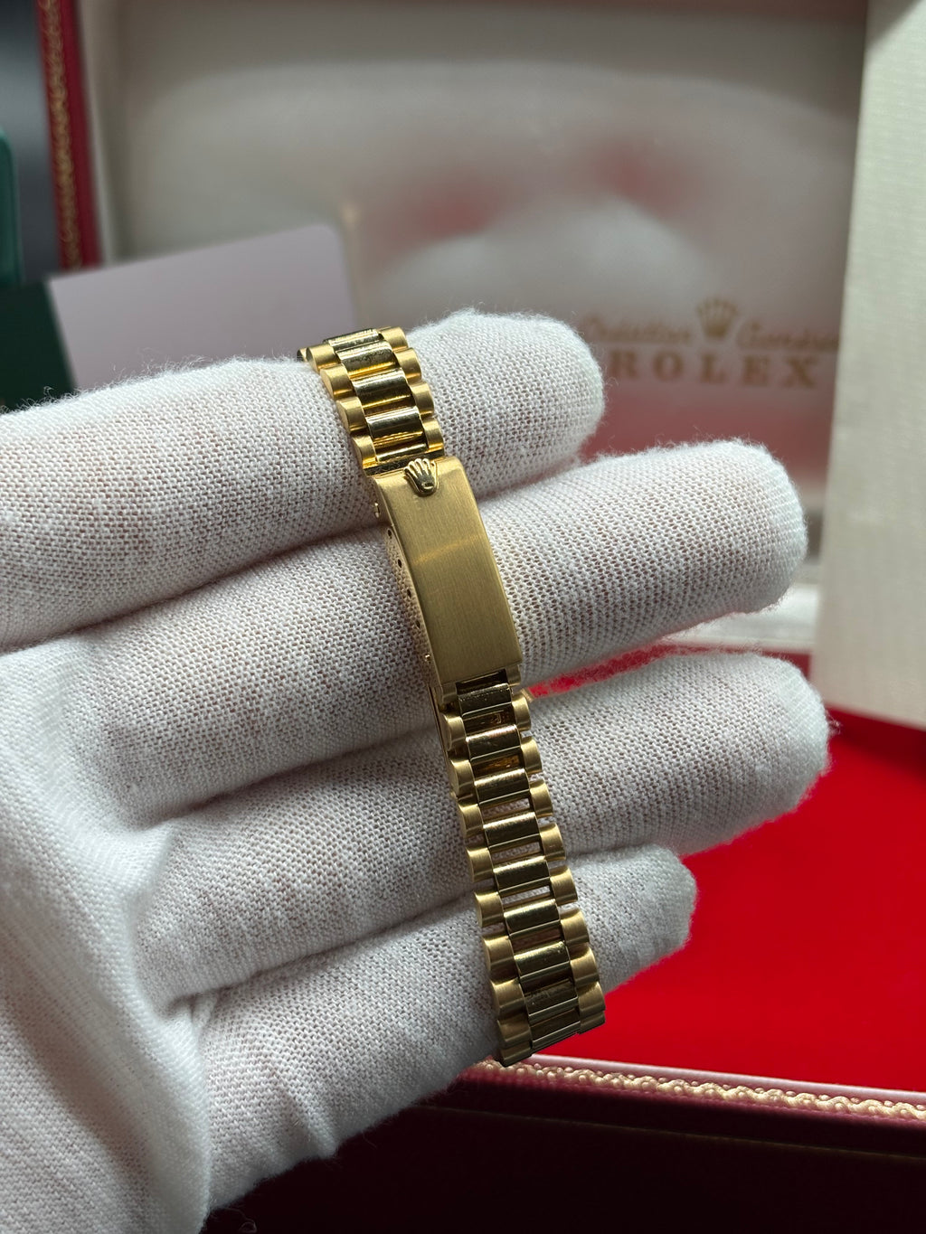 Rolex Lady-Datejust 26mm Solid Gold Champagne Dial Full-Set