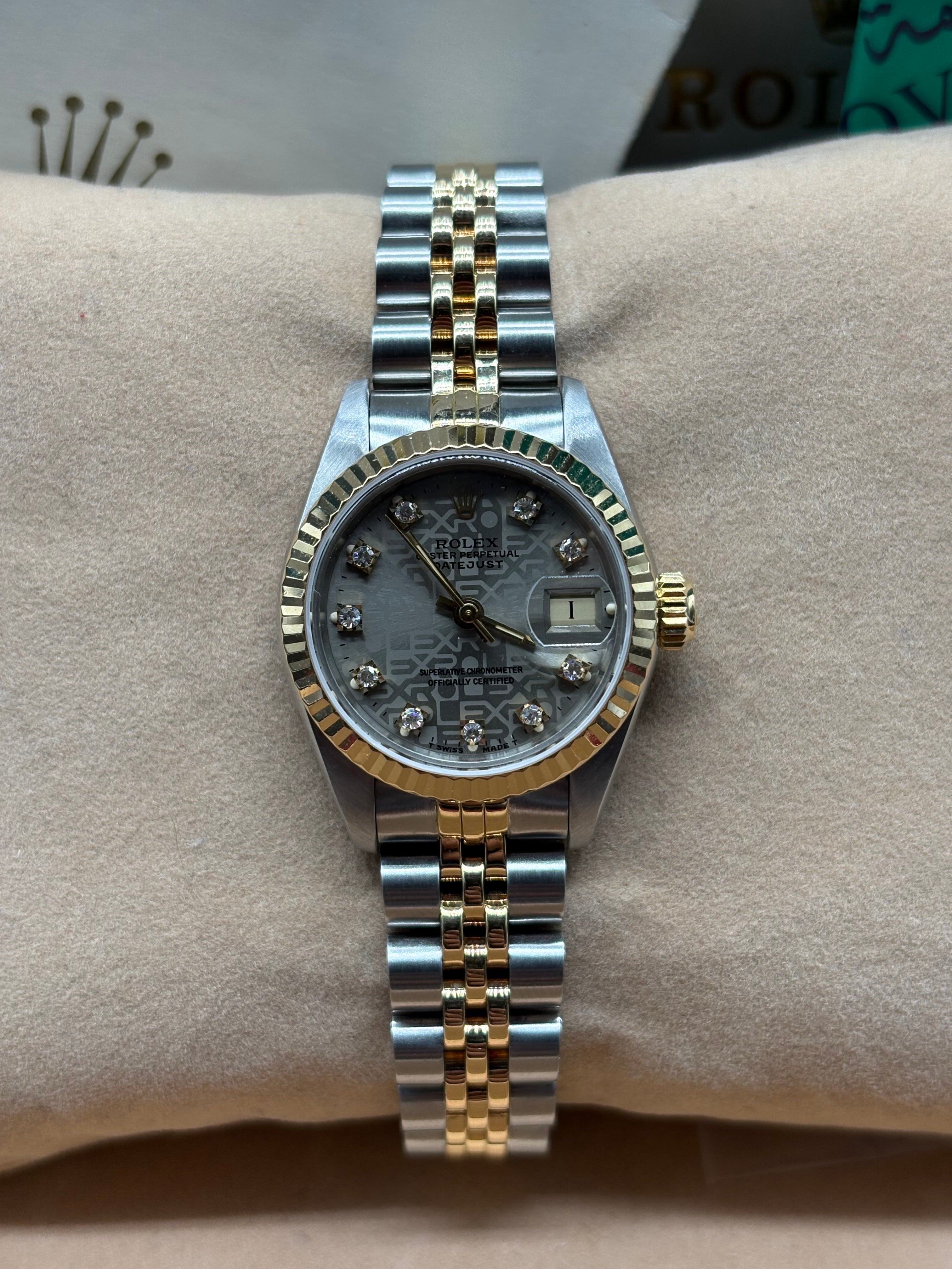 Rolex Lady-Datejust 26mm Anniversary Silver Diamond Dial Full-Set