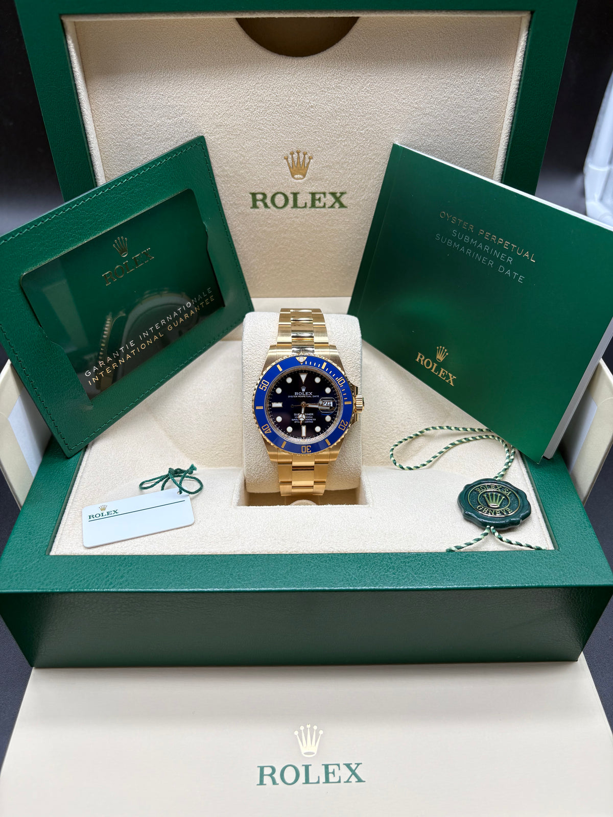 Rolex Submariner Date 41mm Blue Dial Solid 18kt Yellow Gold - Ref. 126618LB