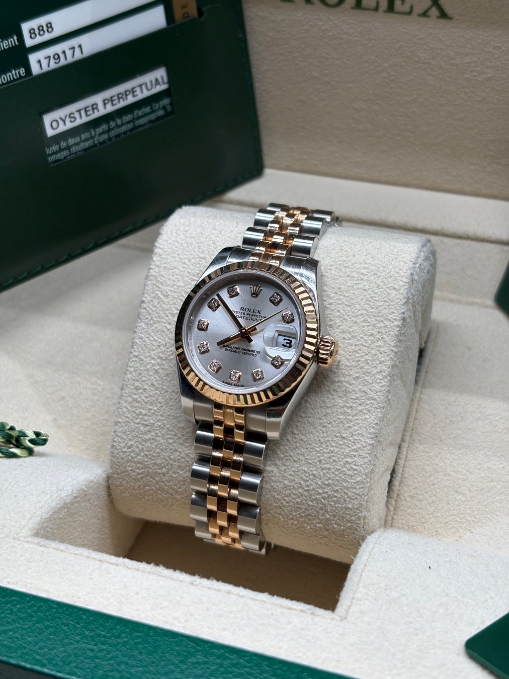 Rolex Lady-Datejust 26mm Silver Diamond Dial Hidden Clasp Full Set