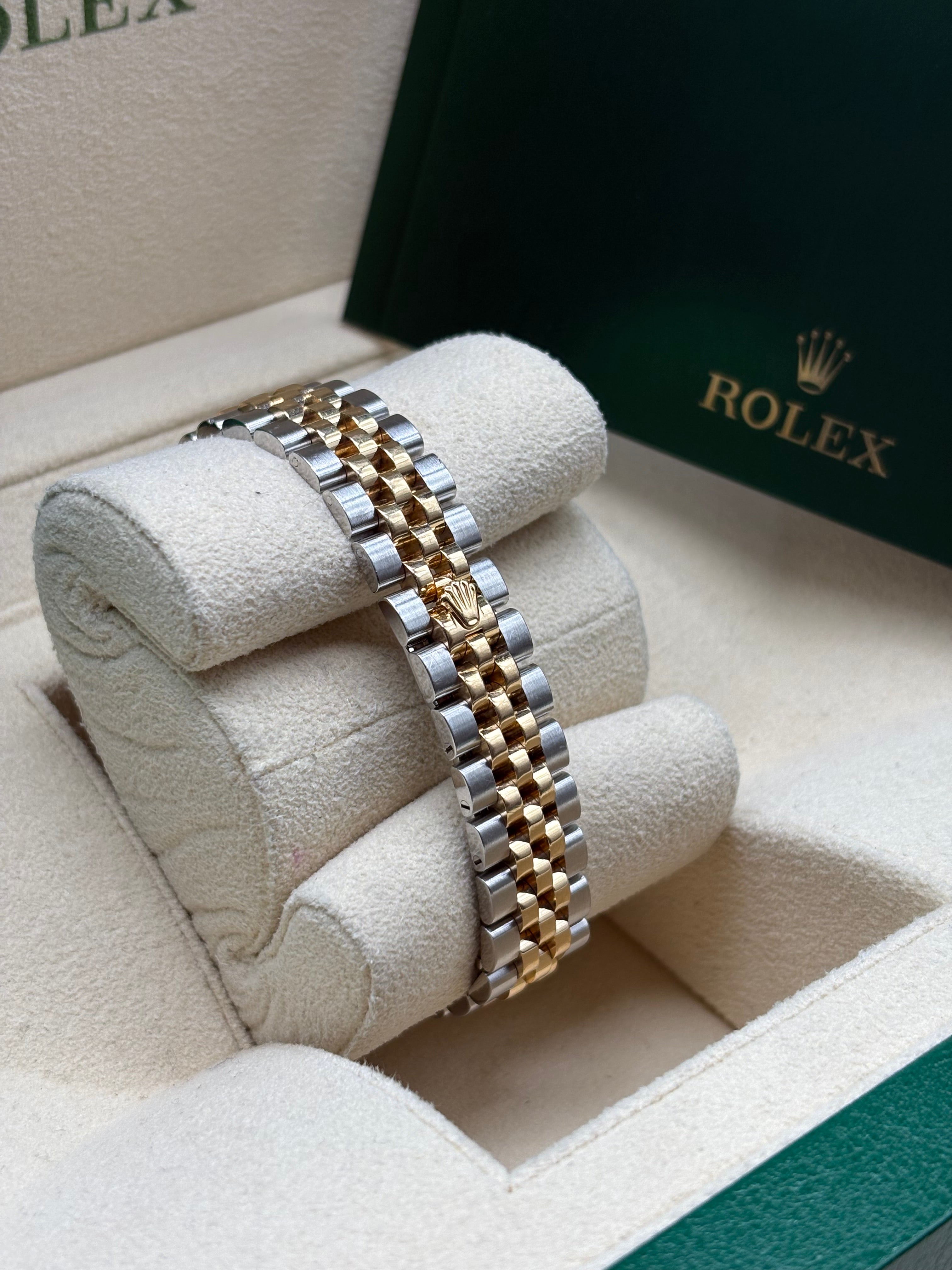 Rolex Lady-Datejust 28mm Champagne Dial
