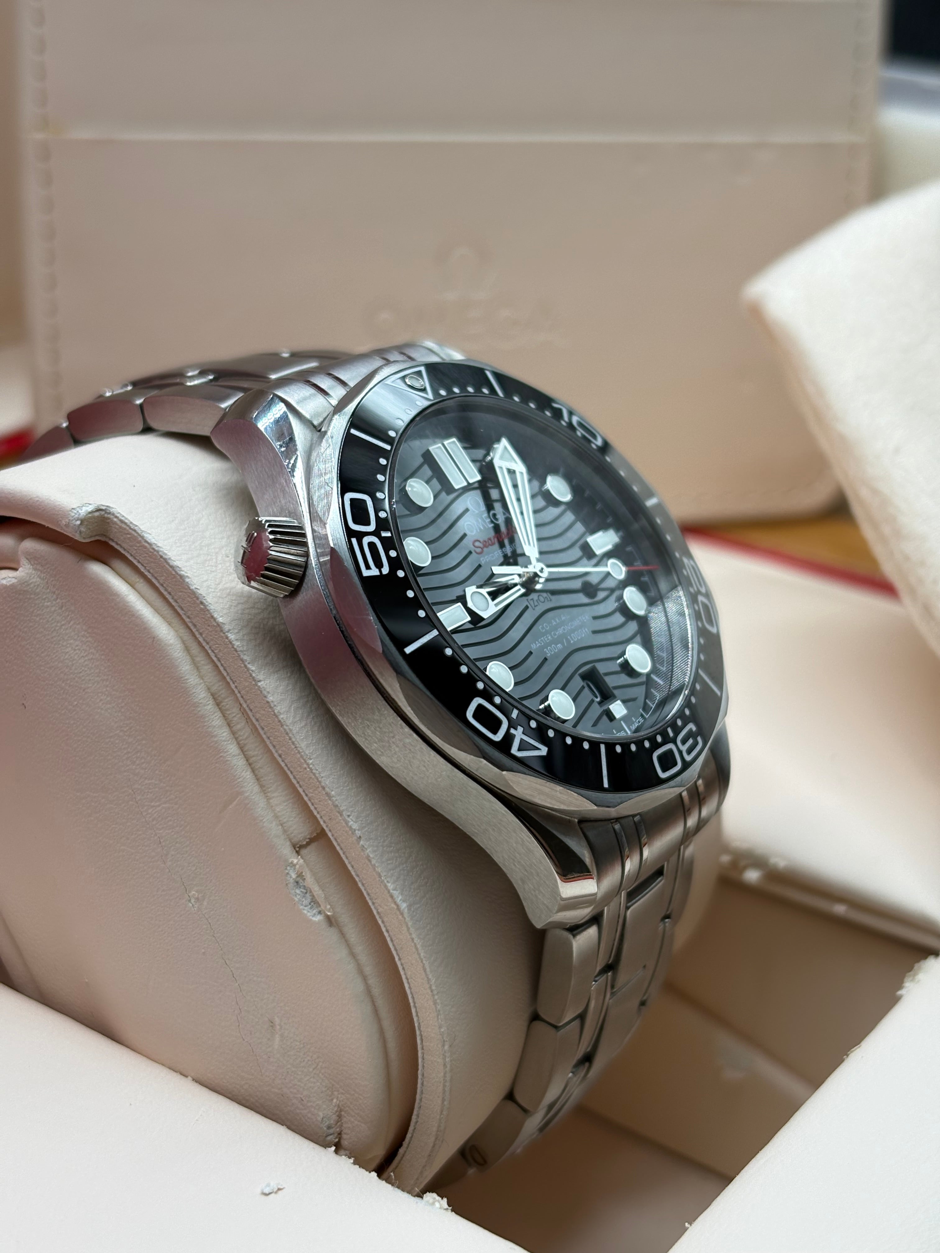 Omega Seamaster Diver 300M 42mm Black Wave Dial Full Set